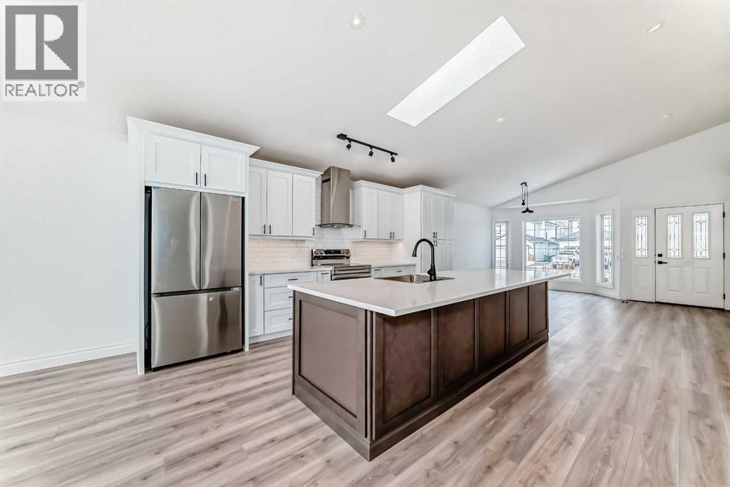 228 Woodside Crescent NW