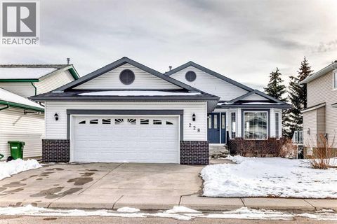 228 Woodside Crescent NW Airdrie AB T4B2G8