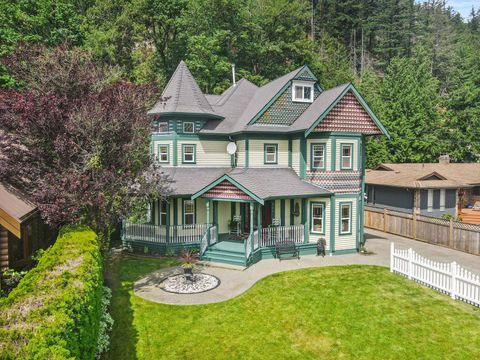 864 HOT SPRINGS ROAD|Harrison Hot Springs Harrison Hot Springs BC V0M1K0