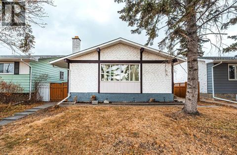 147 Dovercliffe Way SE Calgary AB T2B1W6