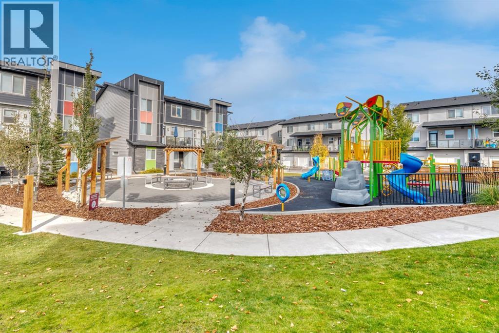 201, 235 Redstone Walk NE