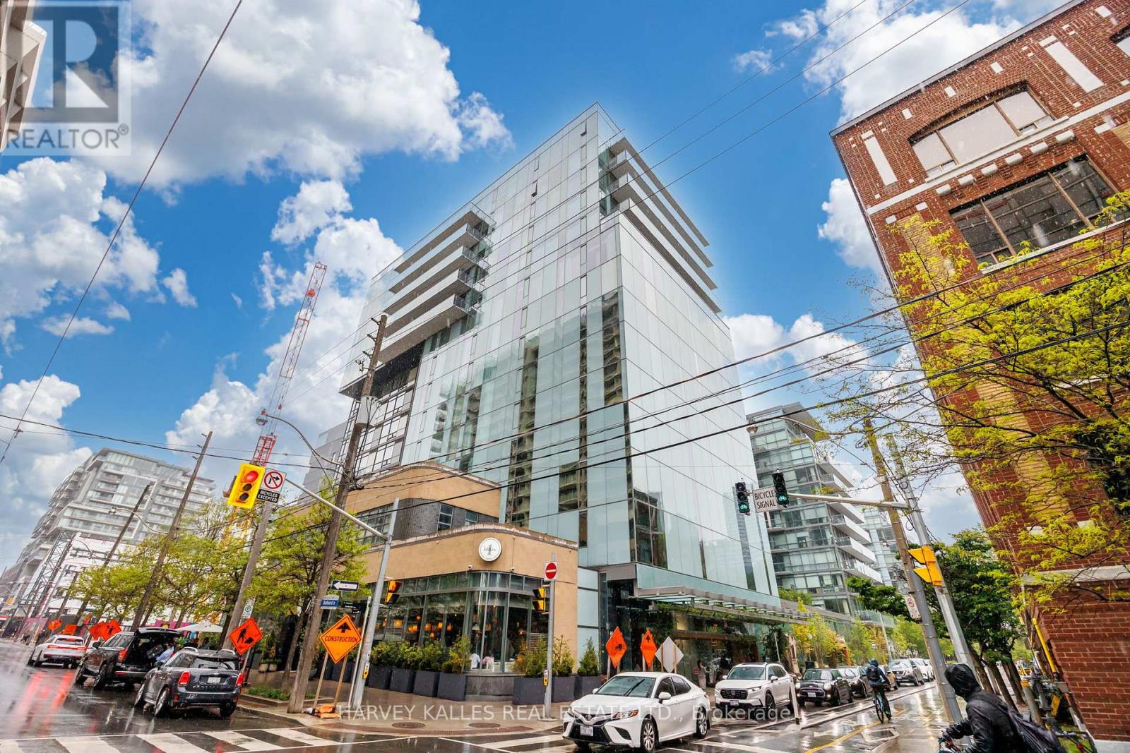 1305 - 552 WELLINGTON STREET W