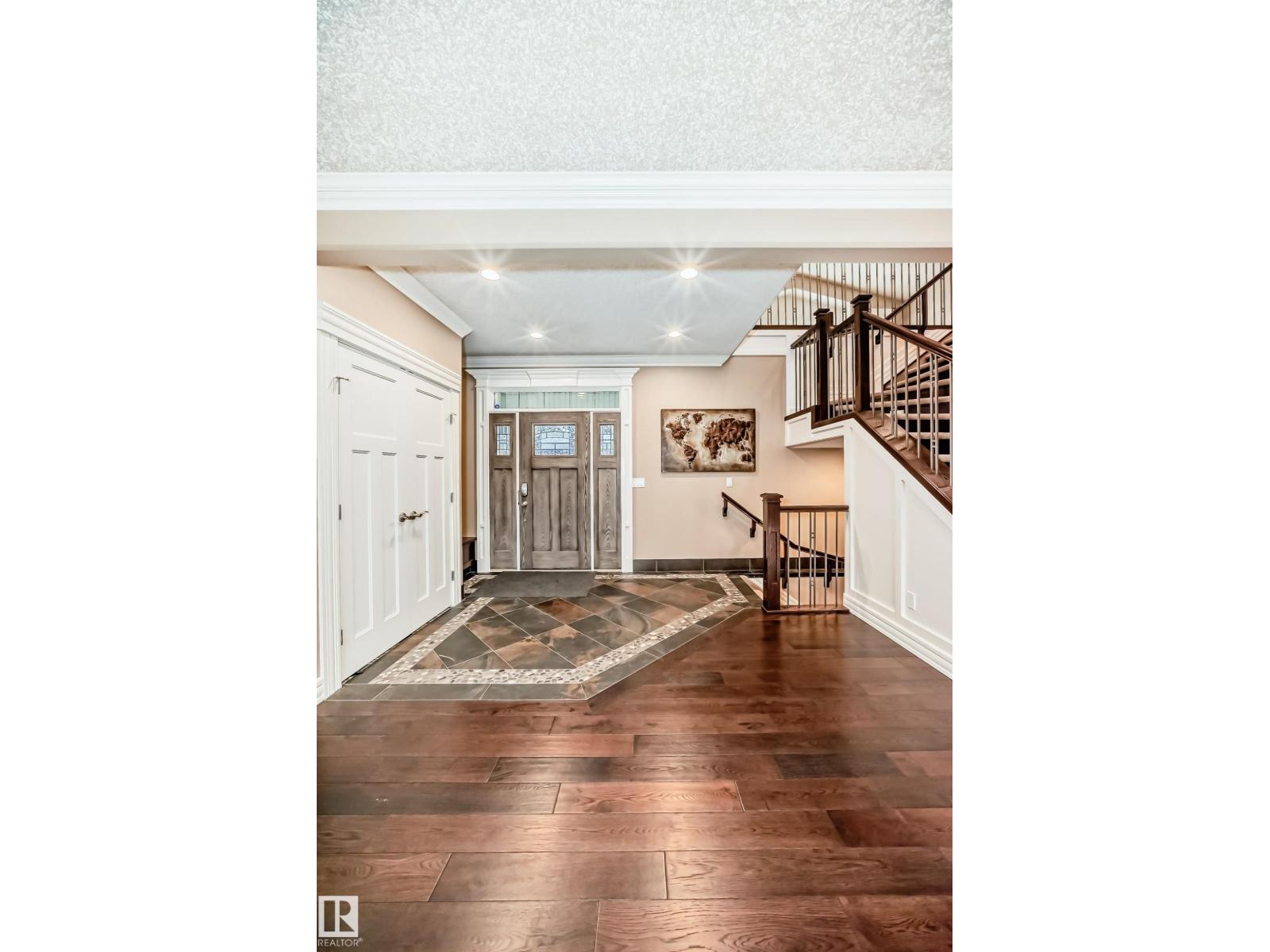 6 WADE AV