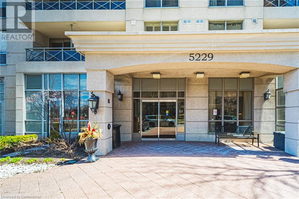 5229 DUNDAS Street W Unit# 1811