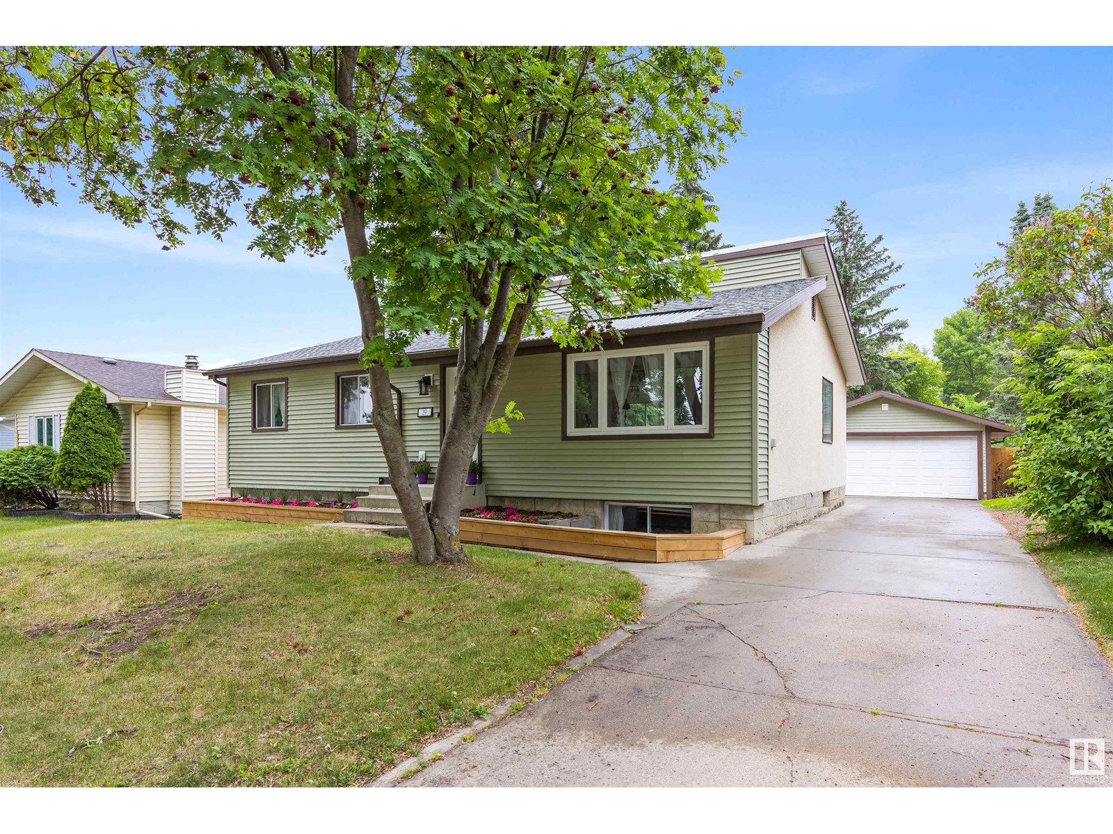 39 ST VITAL AV
