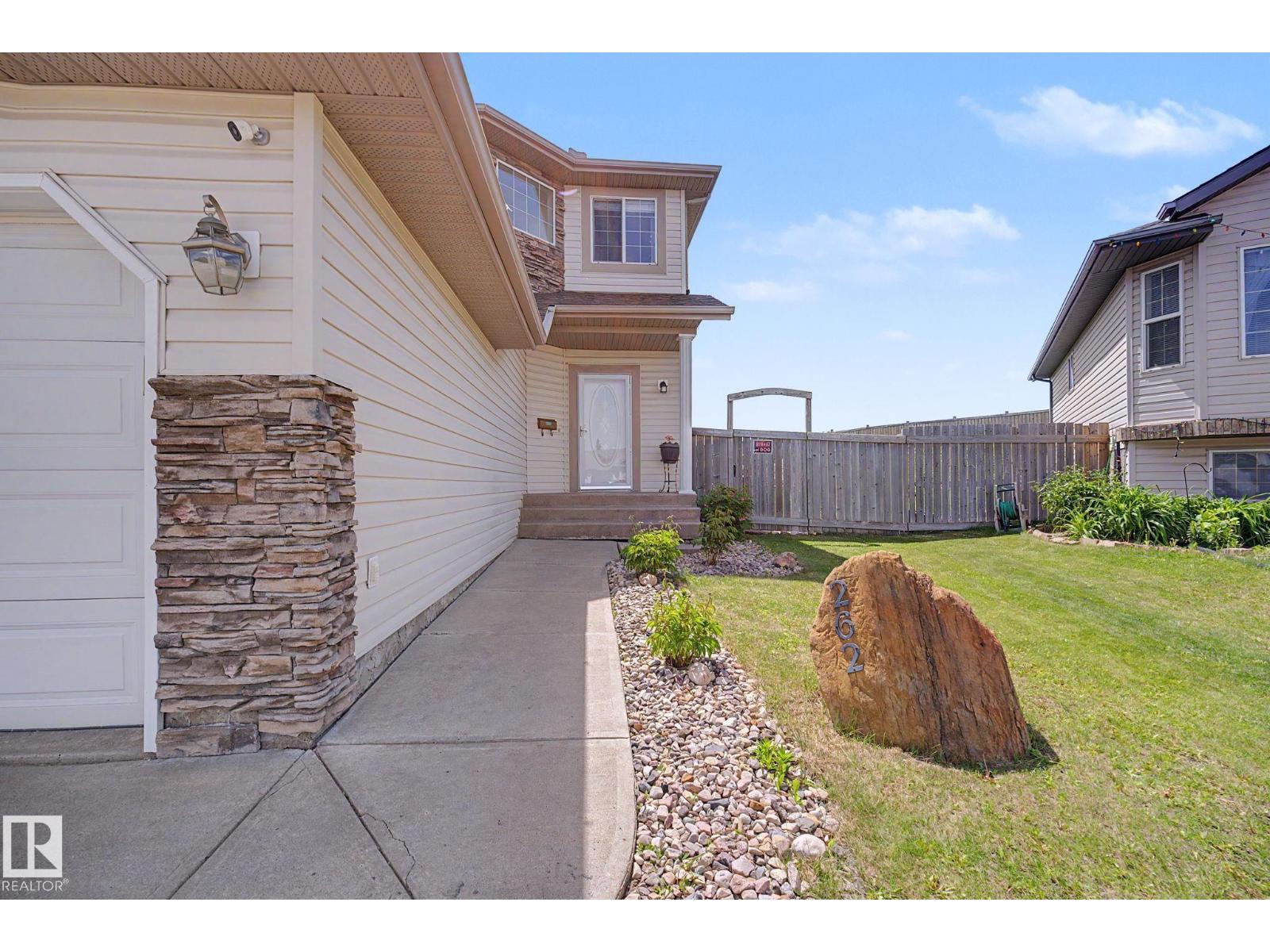 262 DUNVEGAN RD NW