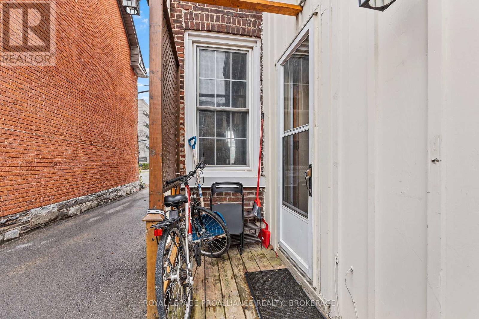 274 WELLINGTON STREET