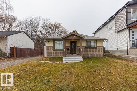 9738 152 ST NW Edmonton AB T5P1X1
