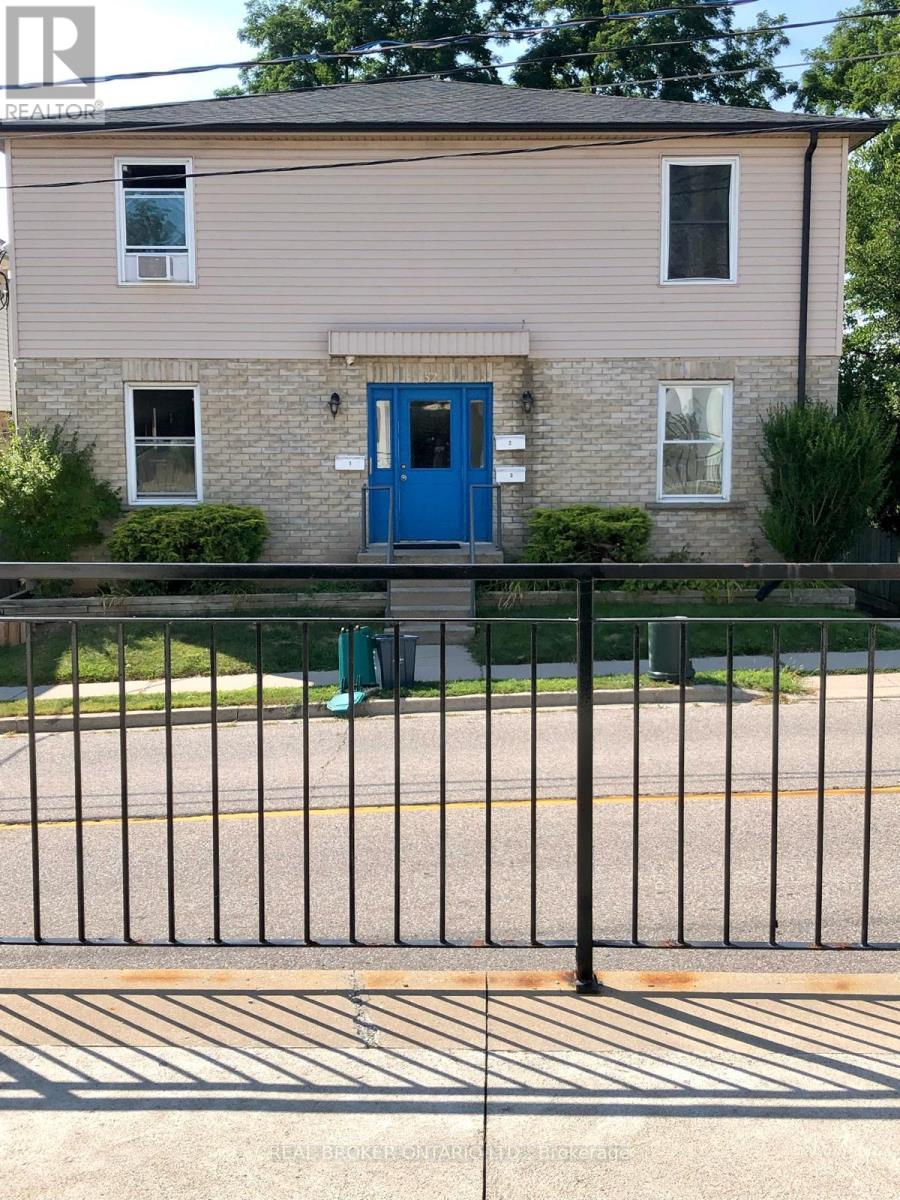 Photo 1 of 9 — 3 - 52 WELLINGTON STREET Unit 3, Cambridge, ON N1R3Y7