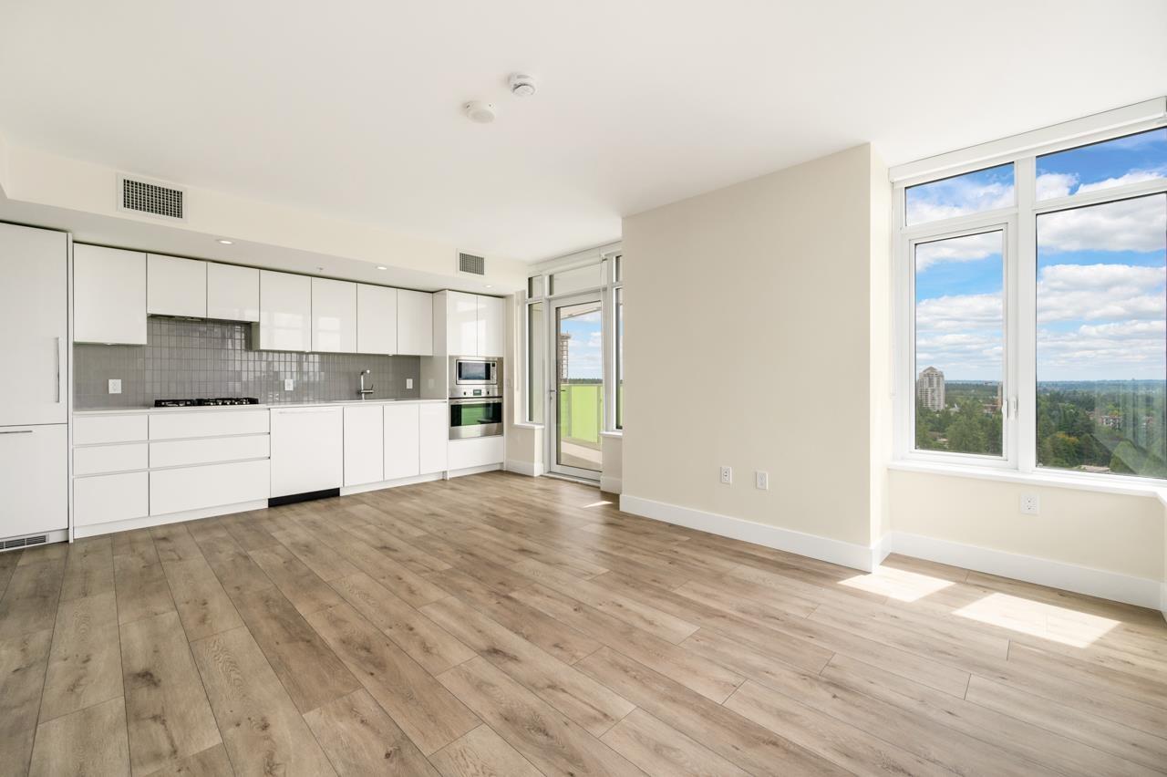 1804 10428 WHALLEY BOULEVARD