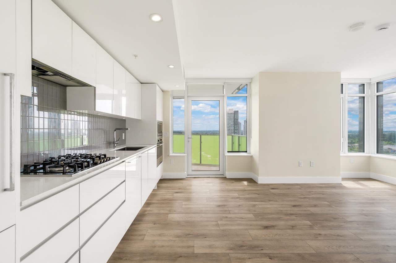 1804 10428 WHALLEY BOULEVARD