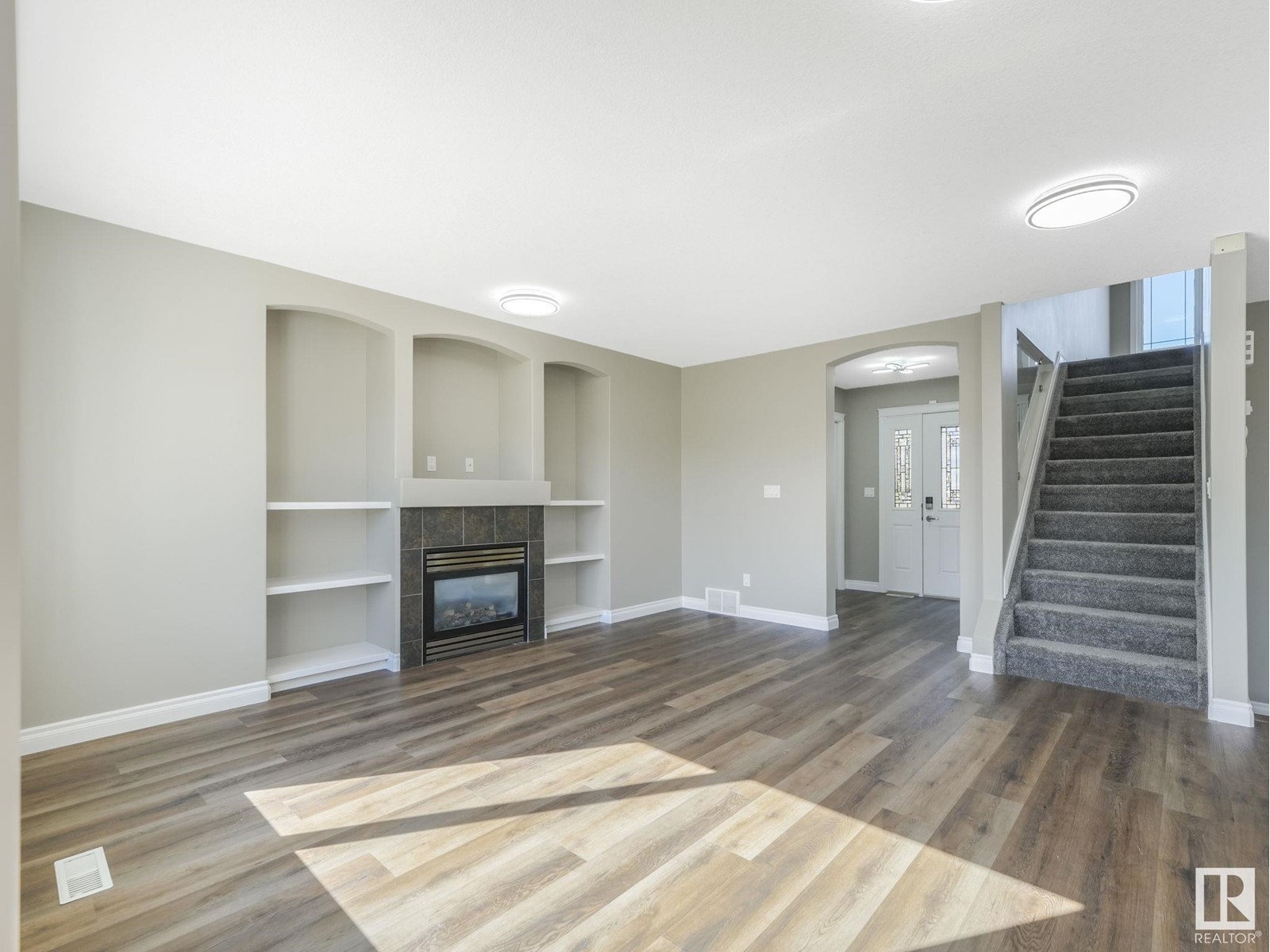 108 LAMPLIGHT DR