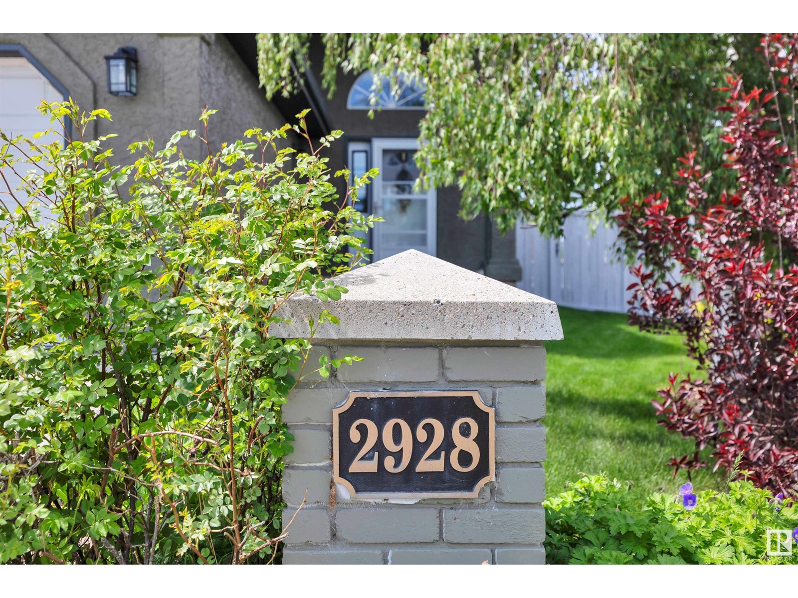 2928 39 AV NW
