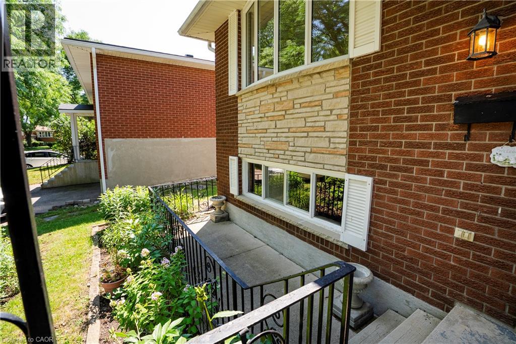 635 CEDARGROVE Place