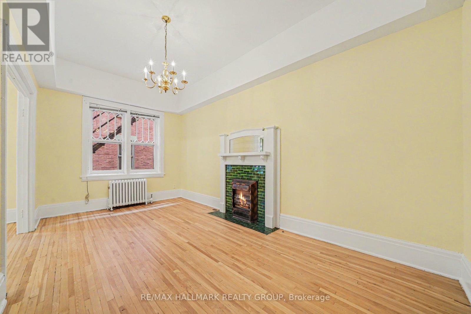 4 - 413 ELGIN STREET