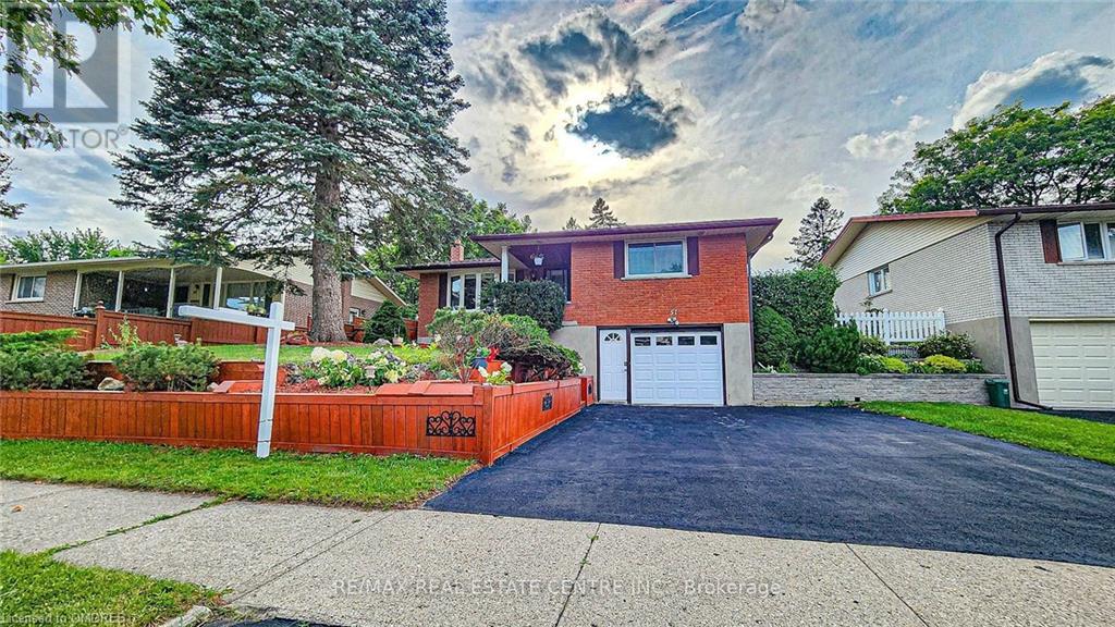 Photo 1 of 44 — 51 KINGSTON Crescent, Kitchener, ON N2B2T6