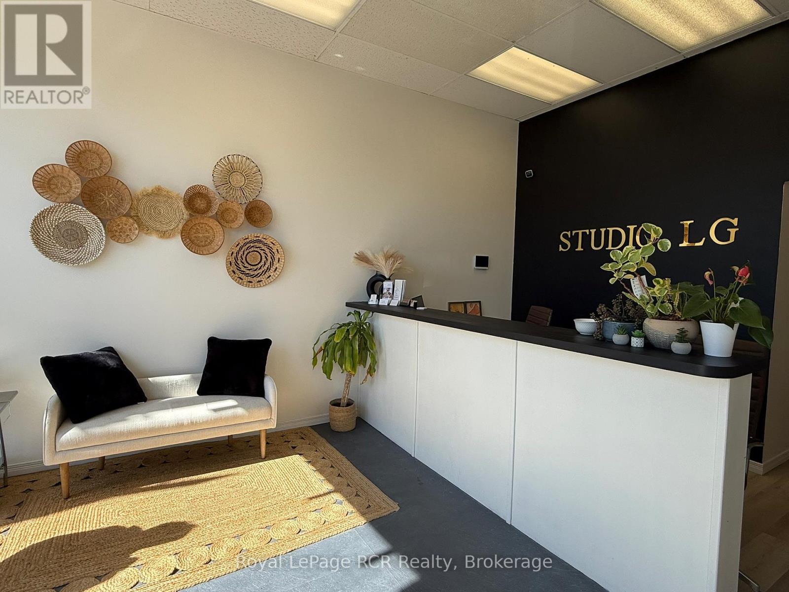 105 GARAFRAXA STREET S