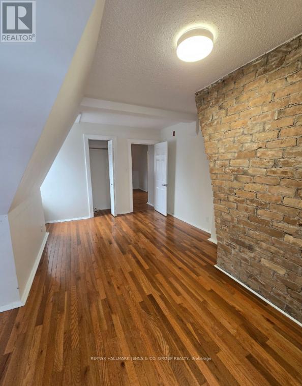 9 - 388 KING STREET W