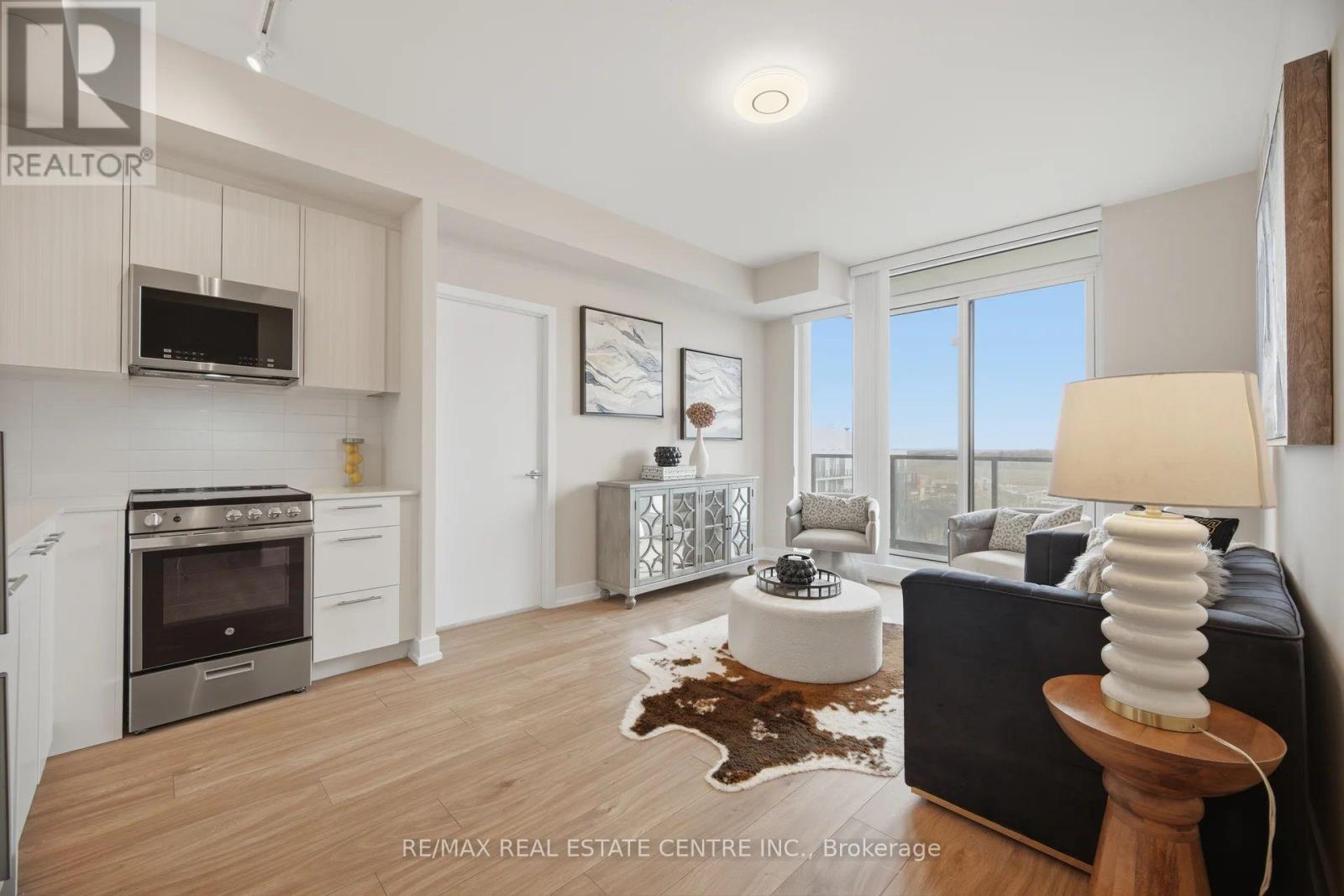 901 - 215 VETERANS DRIVE