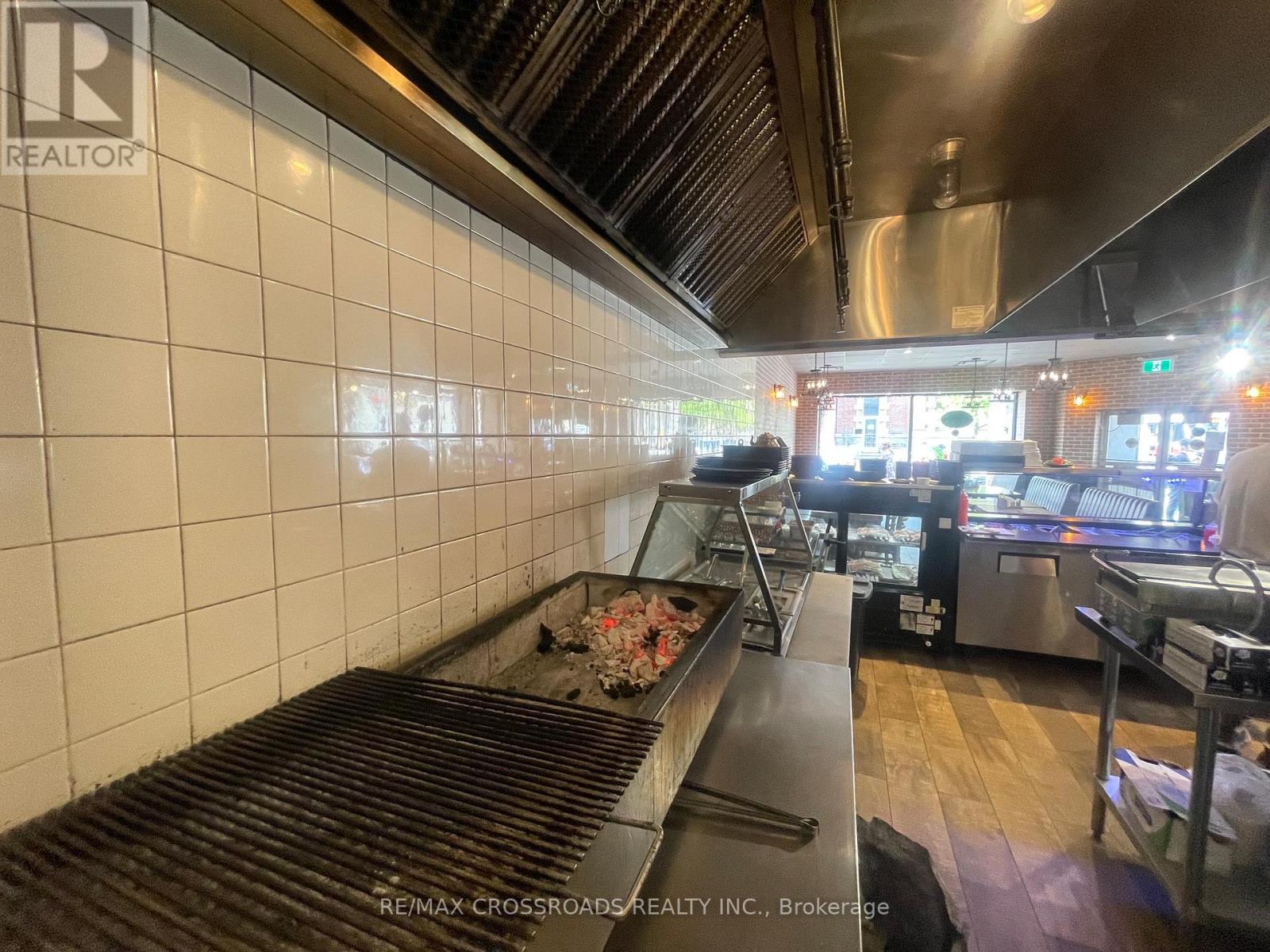 655-663 QUEEN STREET W