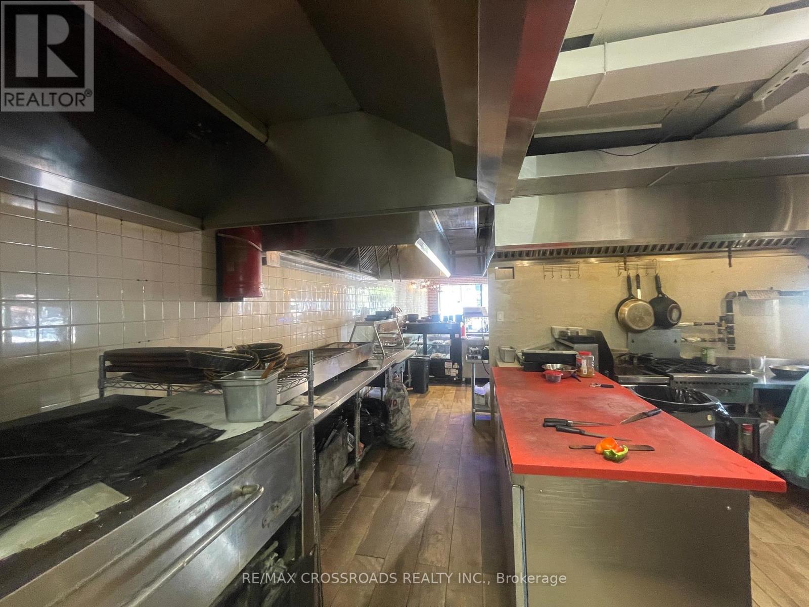 655-663 QUEEN STREET W