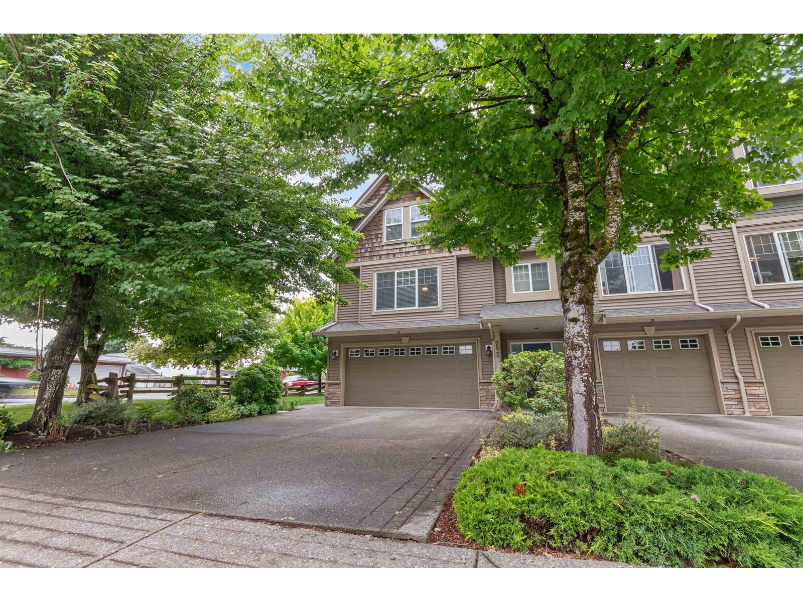 1 8825 ELM DRIVE|Chilliwack Proper South