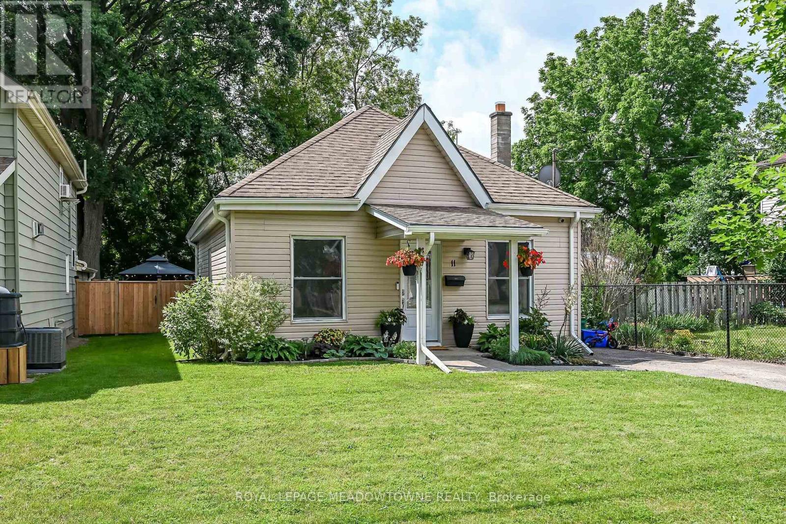11 STIRTON AVENUE