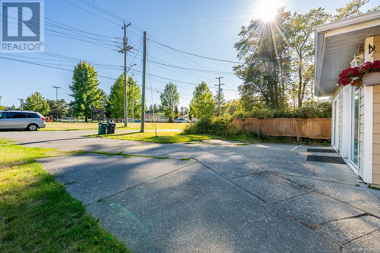 1382 McKenzie Ave