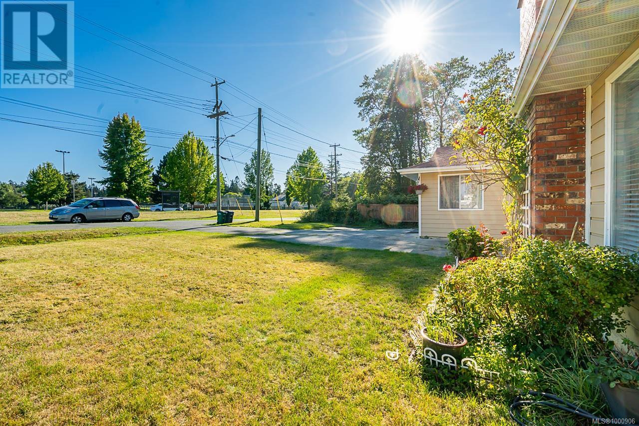 1382 McKenzie Ave