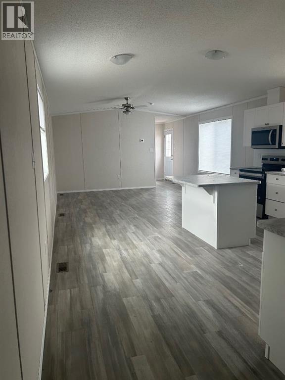 2015 Sunflower Crescent