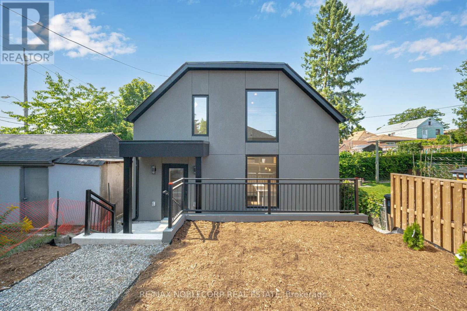 Photo 1 of 25 — GSUITE - 40 MONTCALM AVENUE Unit GSuite, Toronto (Briar Hill-Belgravia), ON M6E4N7