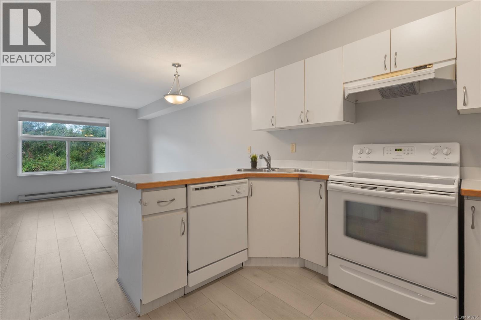 226 3215 Cowichan Lake Rd