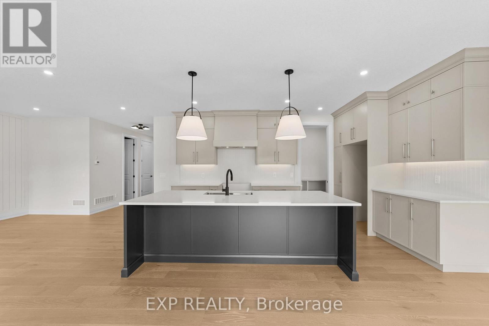 6875 HEATHWOODS AVENUE