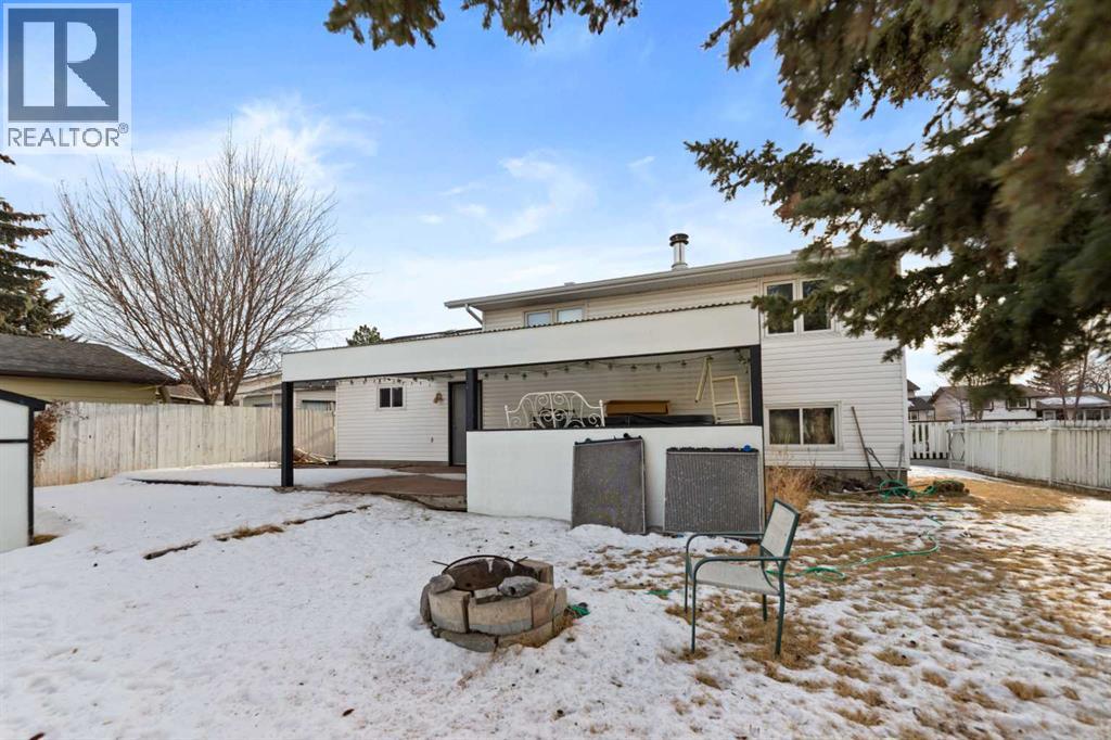 892 Abbotsford Drive NE