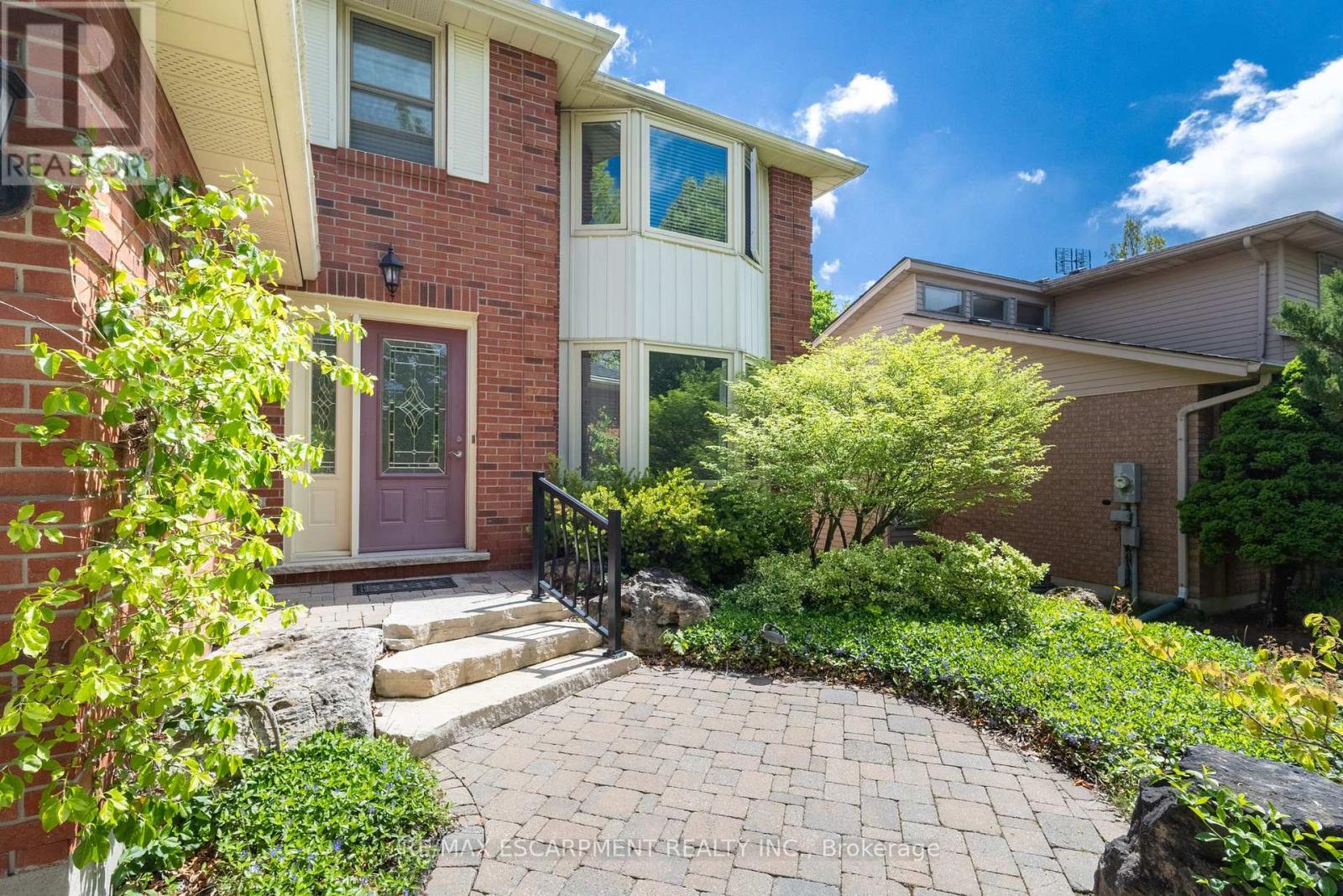11 BRIDLEWOOD DRIVE