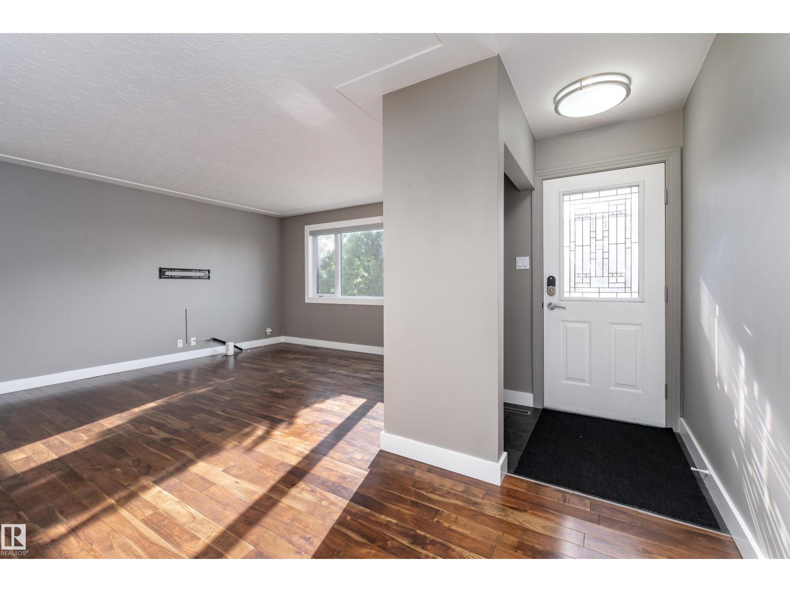 10631 43 ST NW