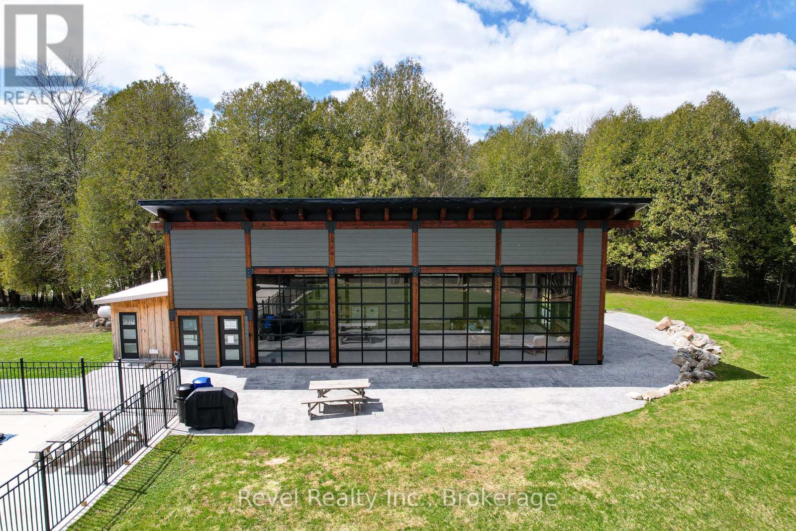 466615 12TH B CONCESSION