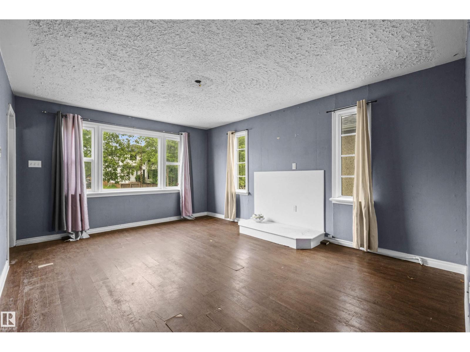 7520 106 ST NW
