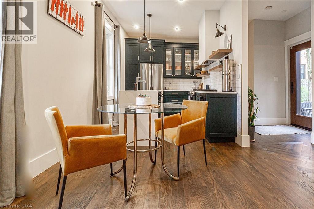 294 CAROLINE Street S