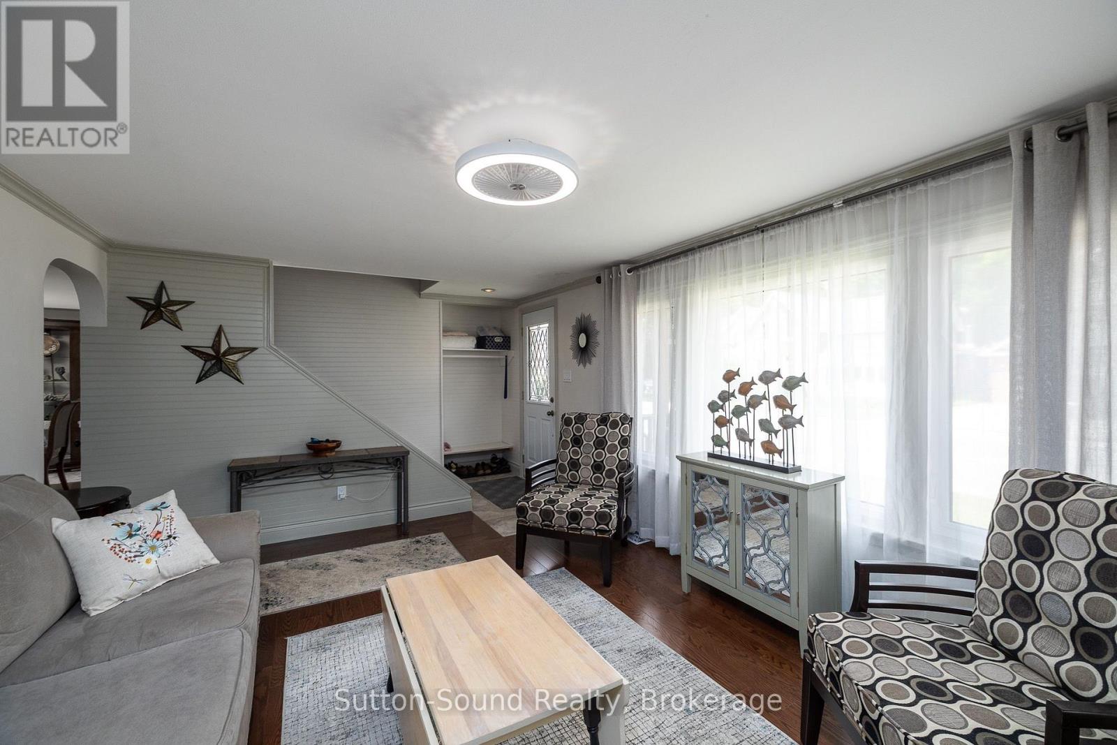 535 9TH STREET W