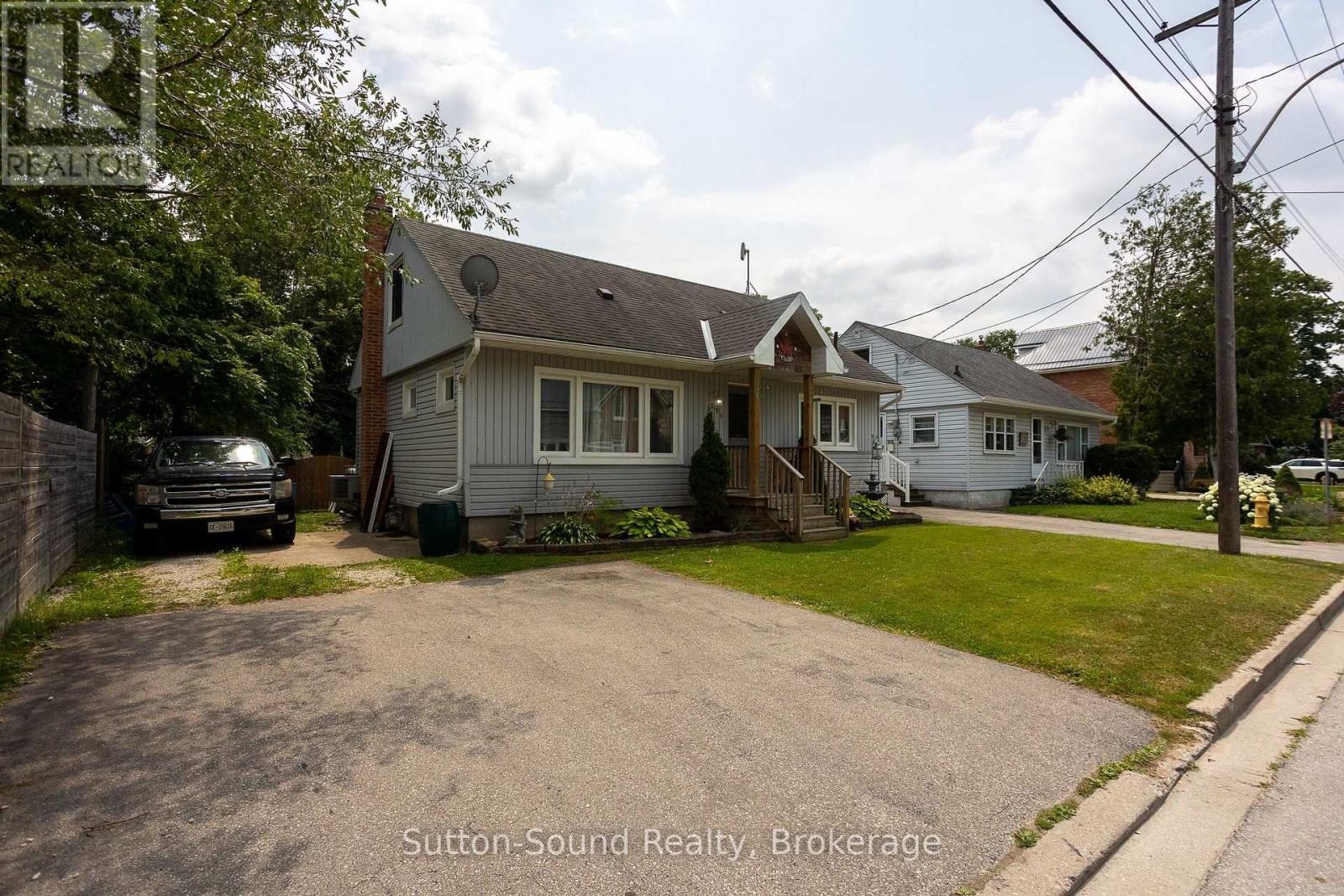 535 9TH STREET W