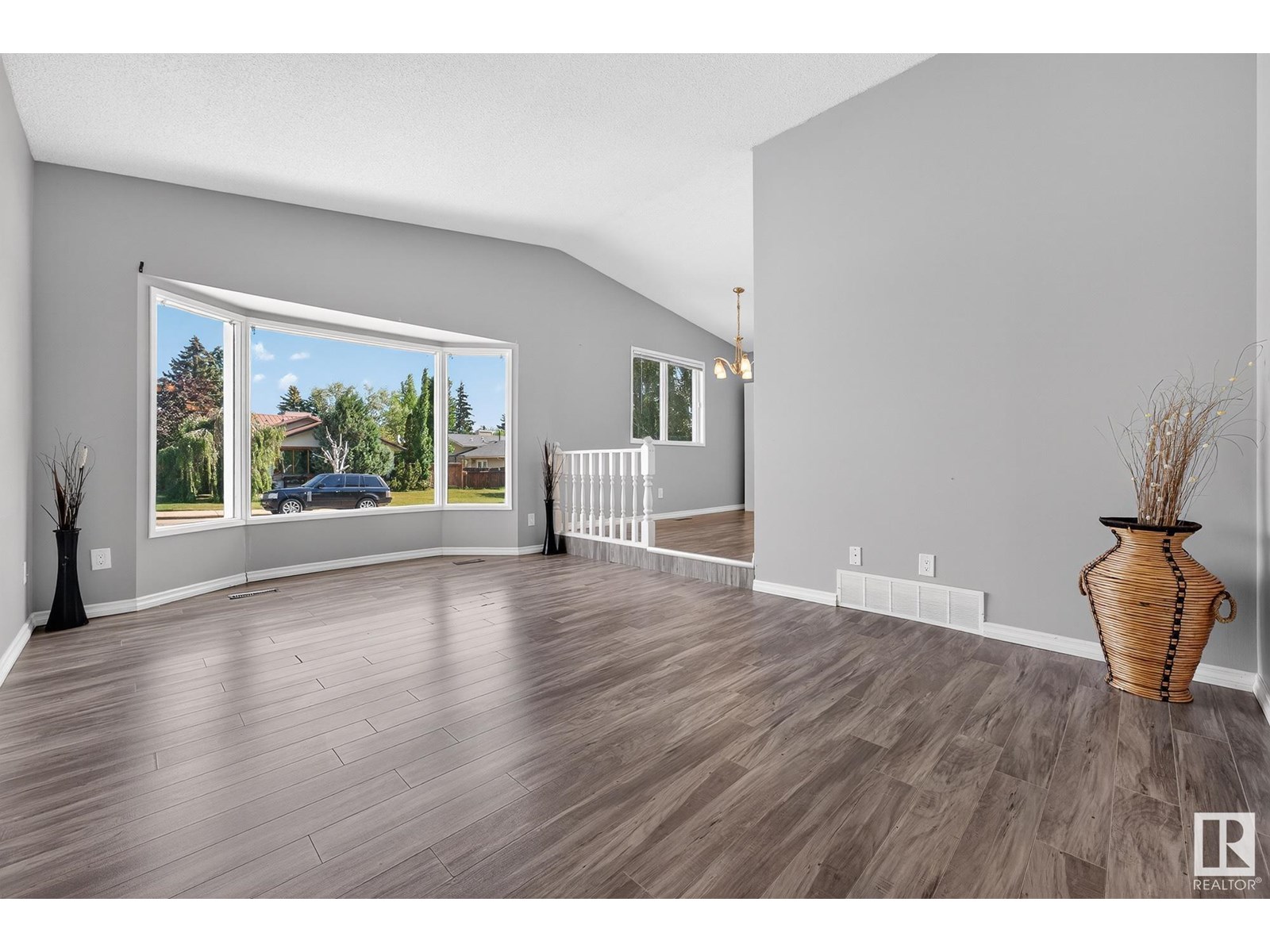 18419 57 AV NW
