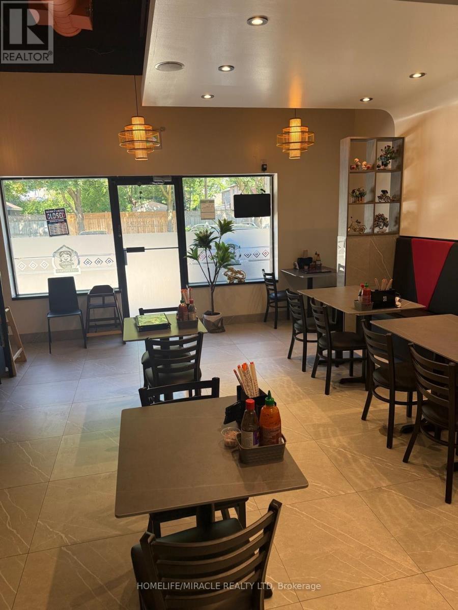 4 - 645 LAKESHORE ROAD E