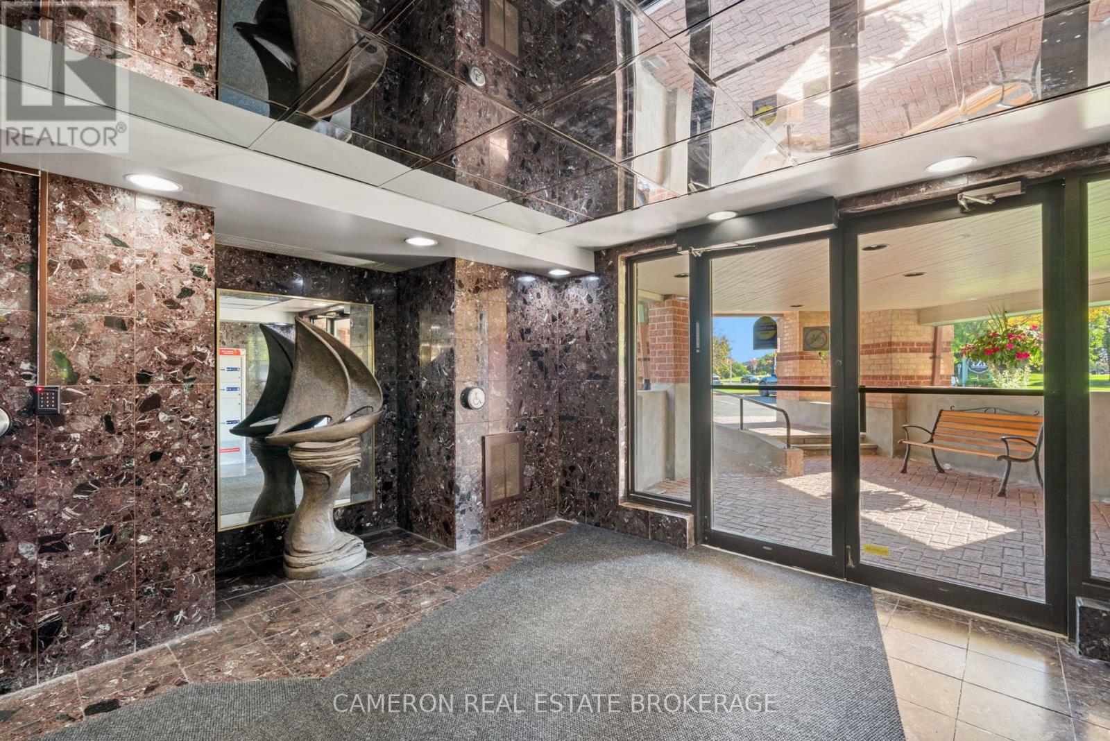 201 - 121 WATER STREET W