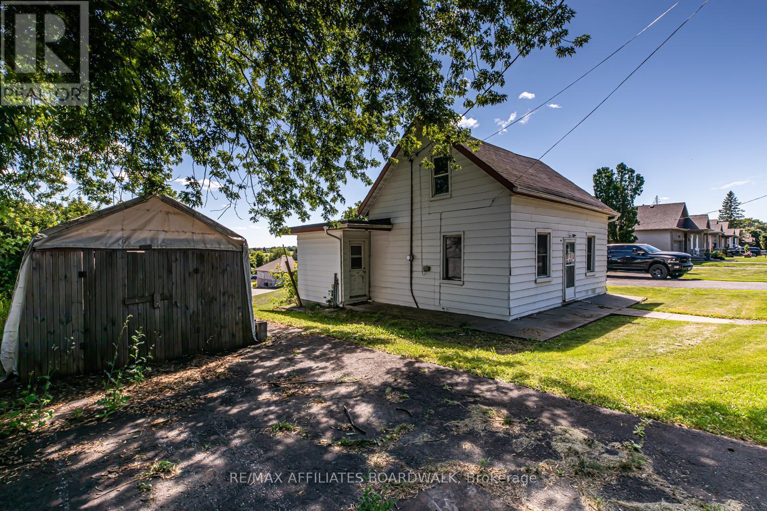 303-307 DONALD B MUNRO DRIVE