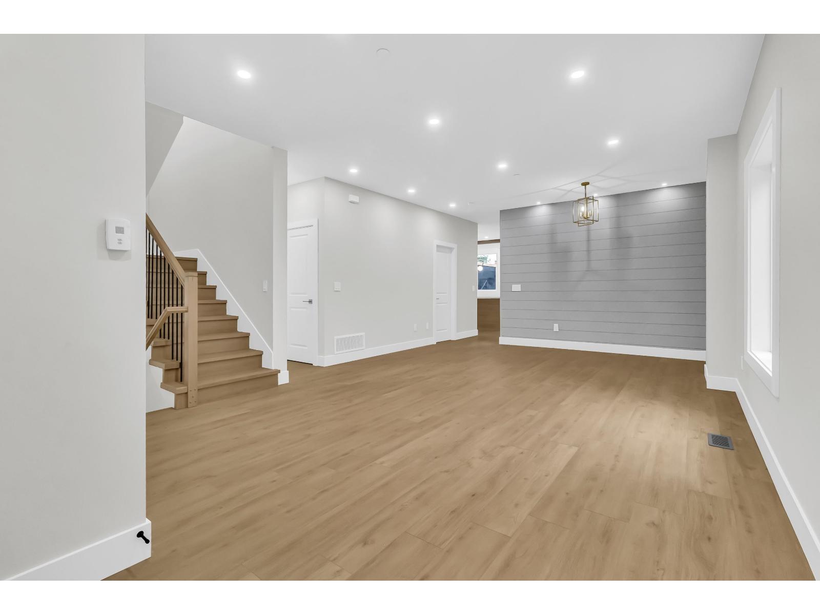 B 32729 FRASER CRESCENT