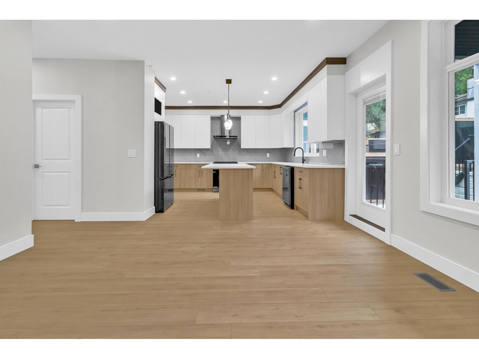 B 32729 FRASER CRESCENT