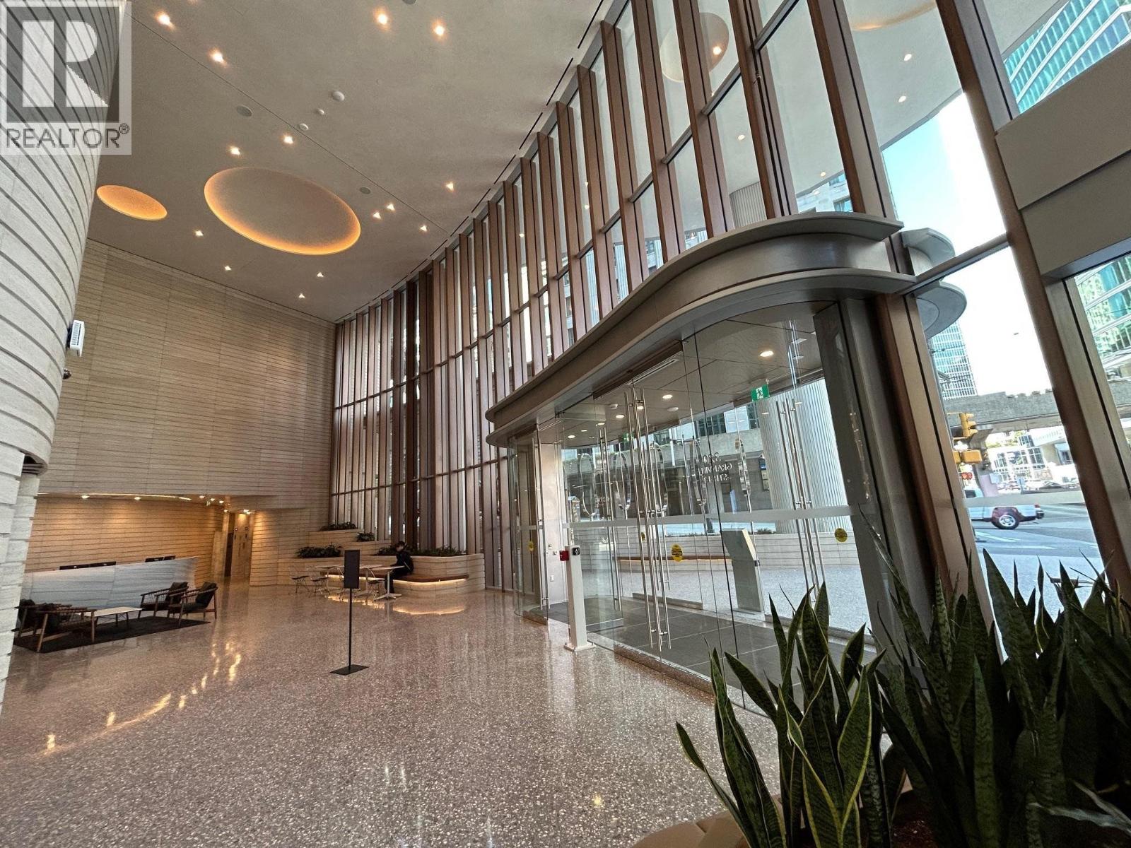 1050 320 GRANVILLE STREET