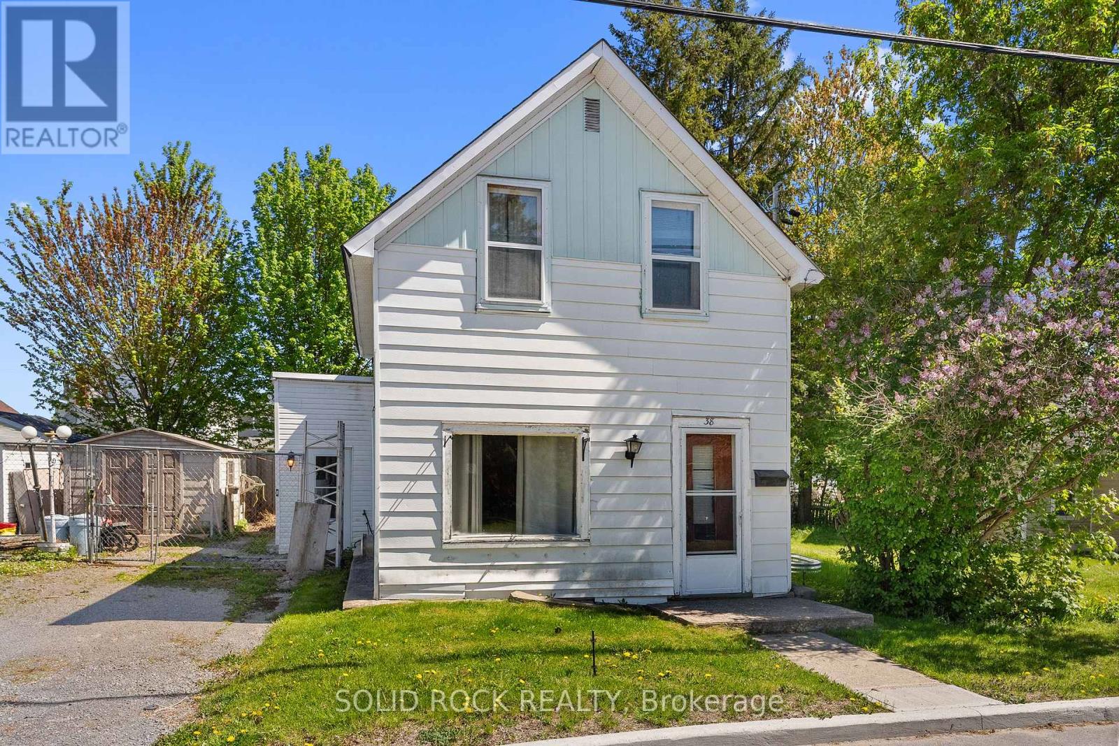 38 HUGH STREET S
