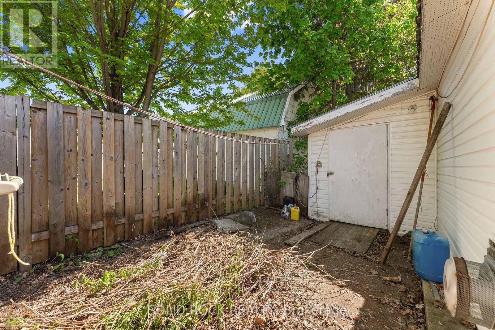 38 HUGH STREET S